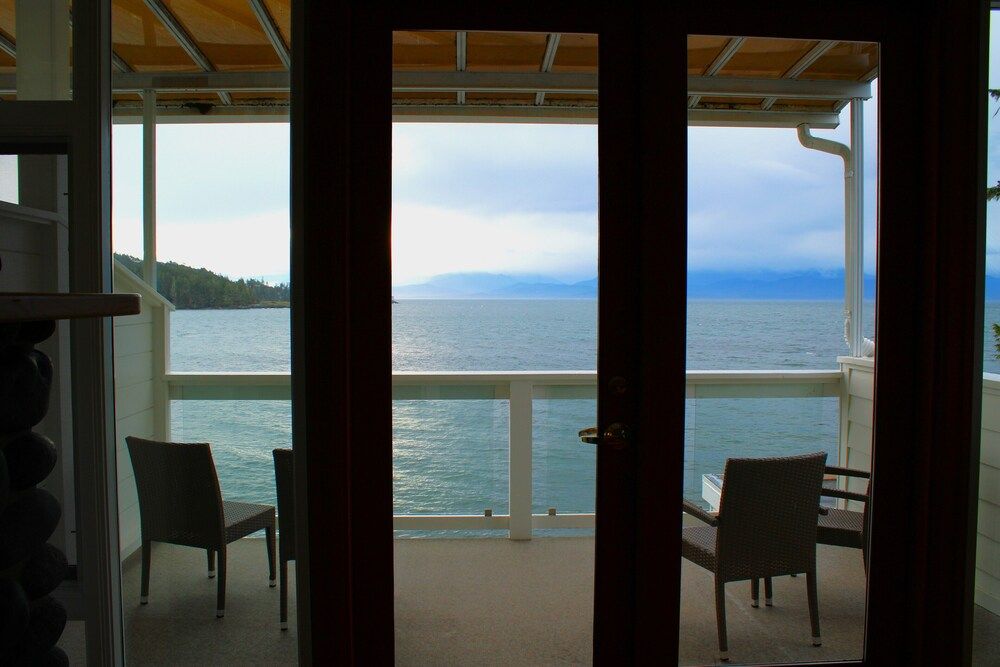 Sooke Harbour House Presidential Suite, Ocean View 4