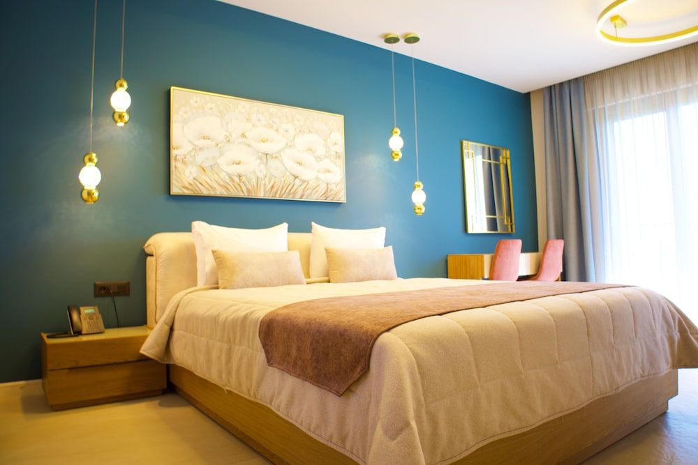 Luxury Suite, Balcony, Partial Sea View