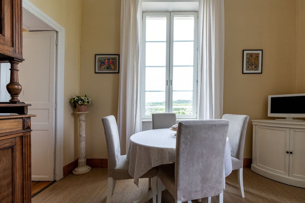 Domaine De Bassilour Suite, Park View 12