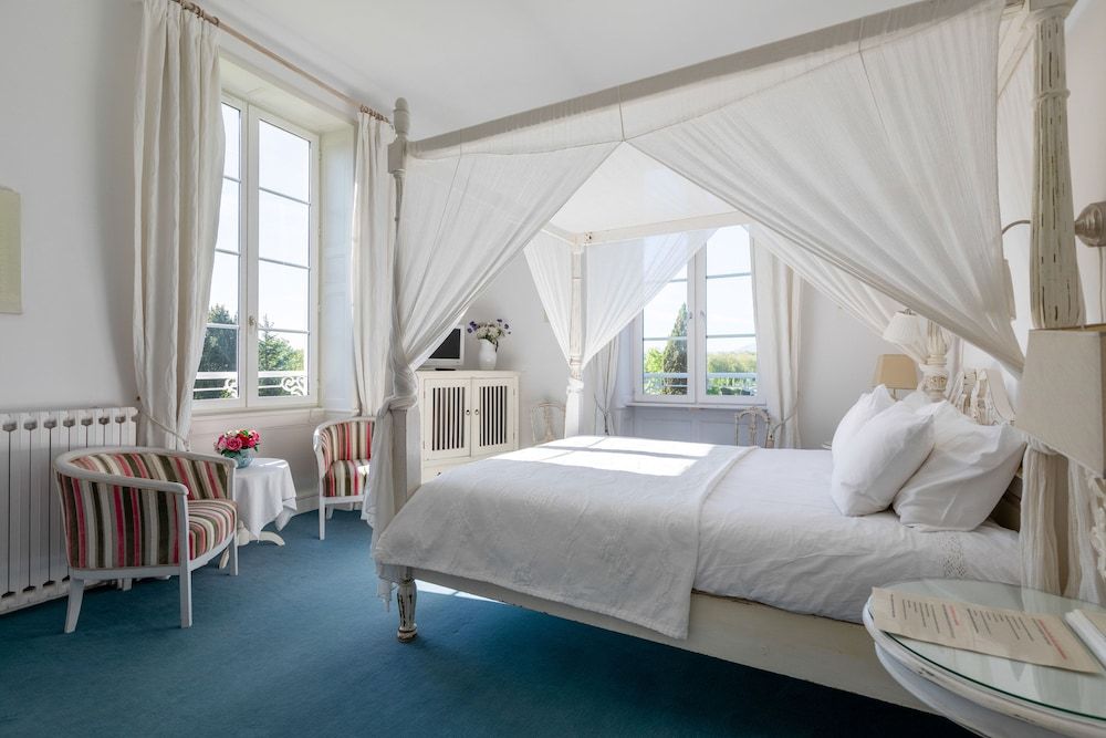 Domaine De Bassilour Apartment with Terrace, Park View