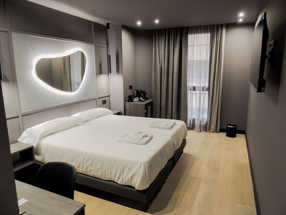 Hotel LIVVO La Escarlata Superior Double Room 2