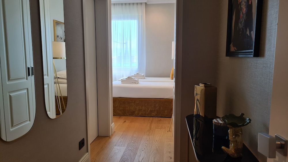 Jolly Charme Suite Junior Room 2