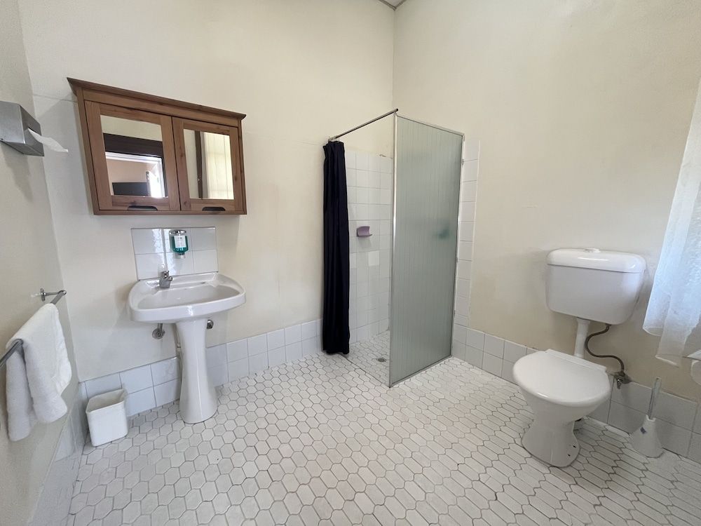 Princes Lodge Motel Basic Double Room, 1 Double Bed 3