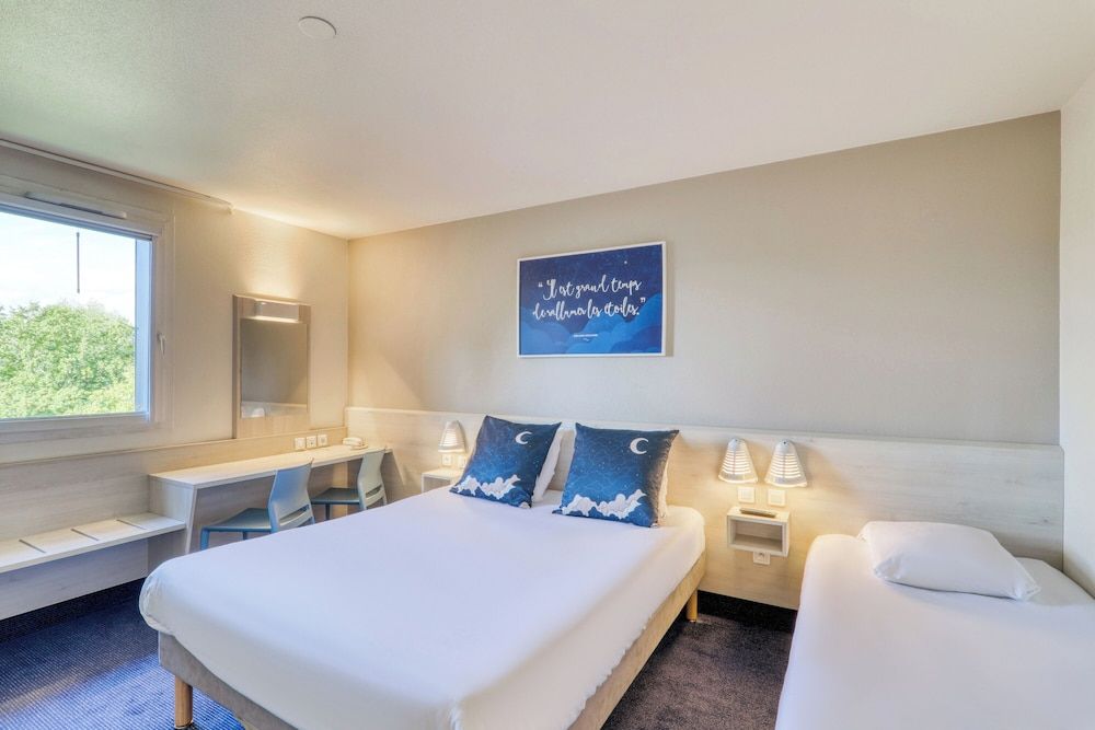 Ace Hôtel Riom Classic Triple Room 3