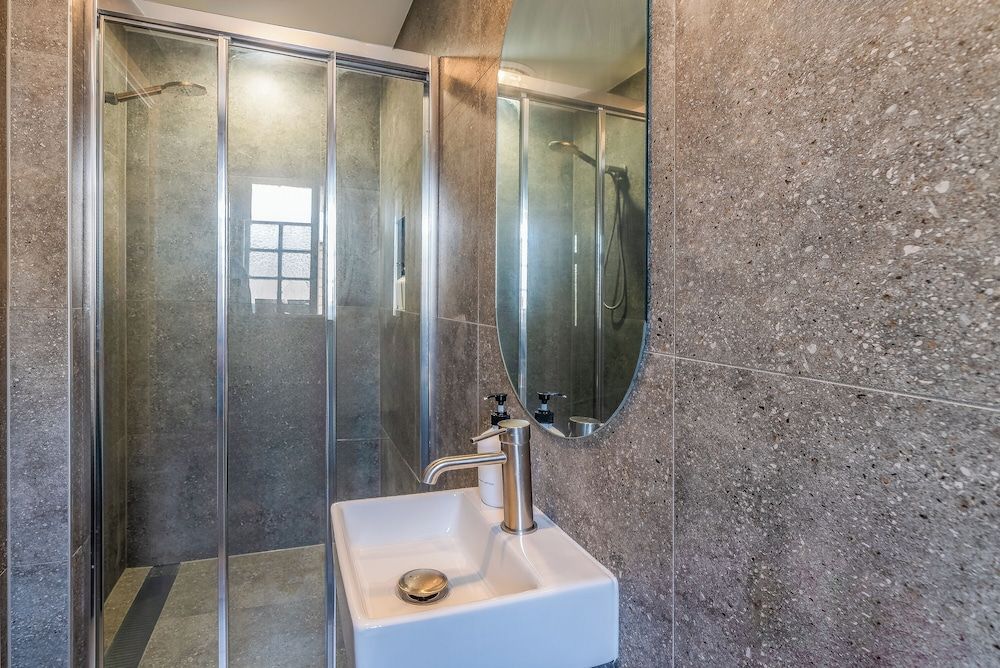 K2 Brisbane Arran Twin With Shared Bathroom & No A/C 3