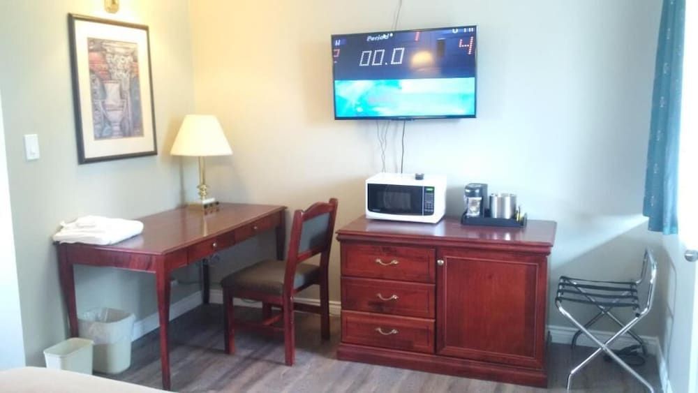 THE HIGHLANDER INN Deluxe Room 11