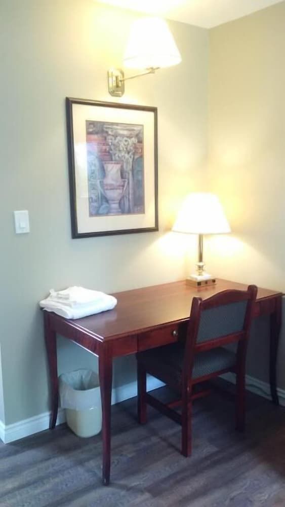 THE HIGHLANDER INN Deluxe Room 12