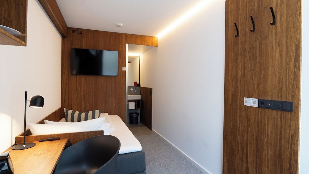 TIN INN Hückelhoven Senior Single Room, 1 Large Twin Bed, Non Smoking, Refrigerator 8