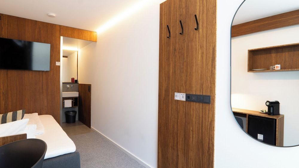 TIN INN Hückelhoven Senior Single Room, 1 Large Twin Bed, Non Smoking, Refrigerator 6