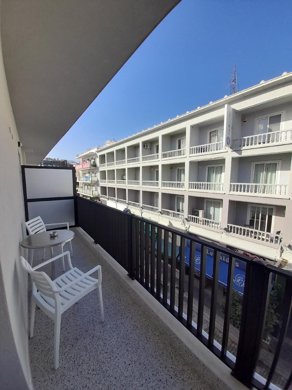 Elite Centre Deluxe City View 2