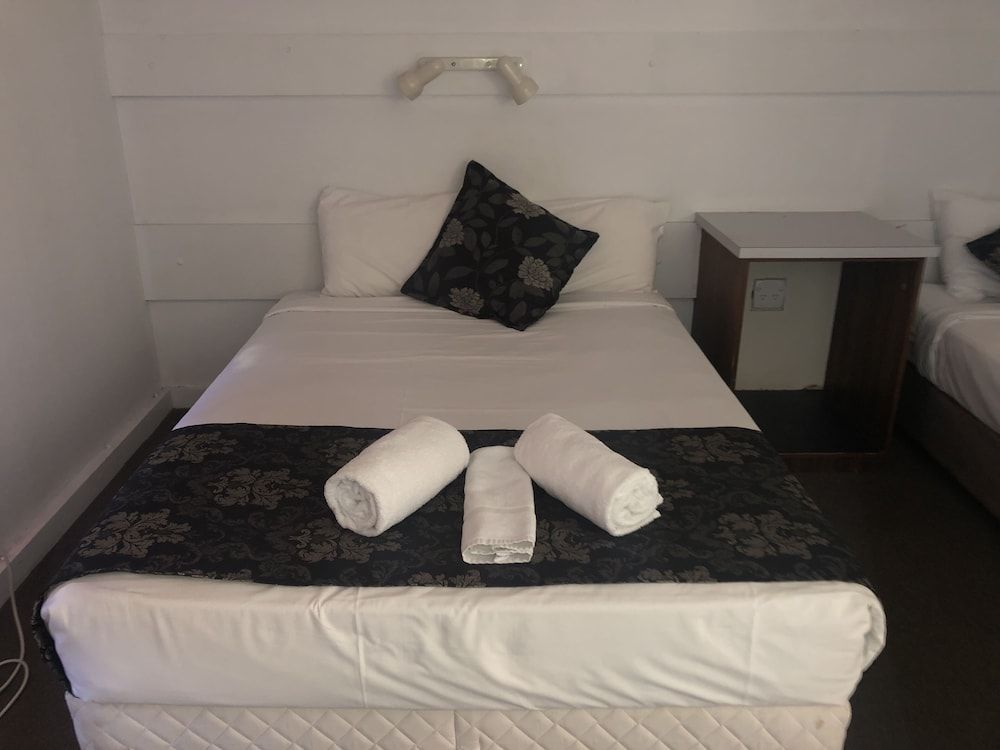 The Commercial Hotel Nambour Basic Double or Twin Room 2