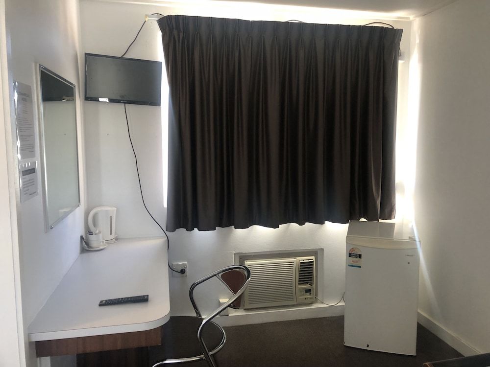 The Commercial Hotel Nambour Basic Single Room 4