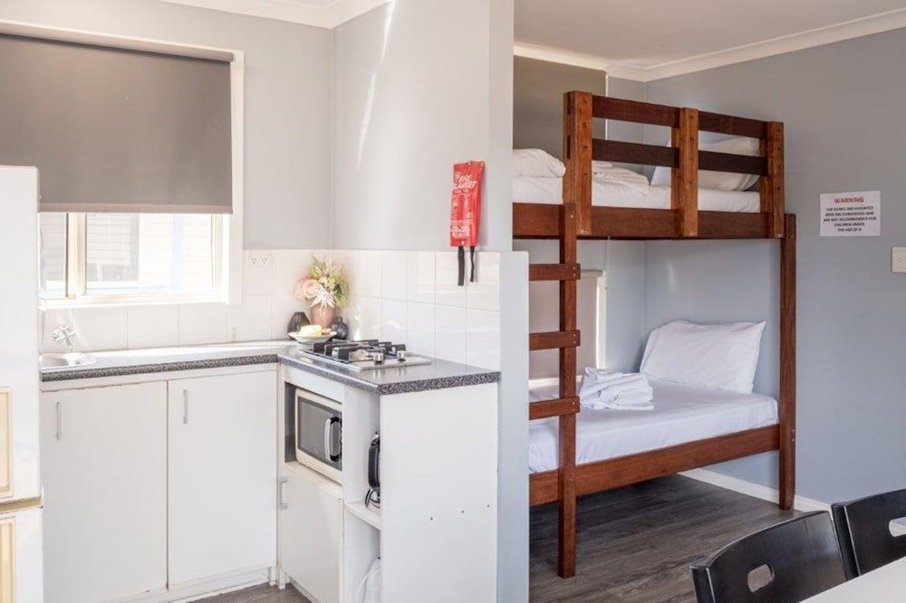 Economy 1 Bedroom Cabin - Queen Bed and Bunk Bed