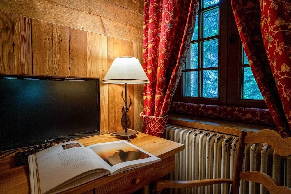 Hotel Breithorn Romantic Double Room 4