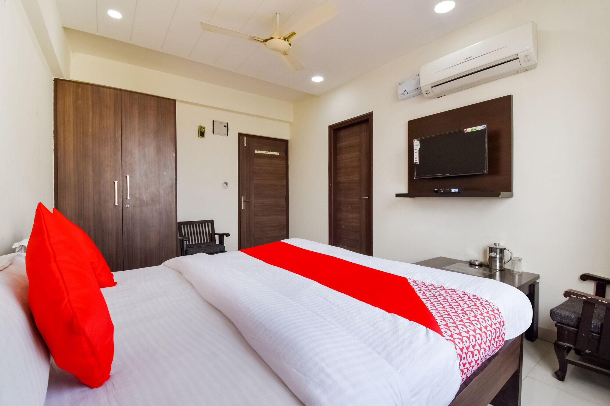 Anna Residency  Deluxe Room 4