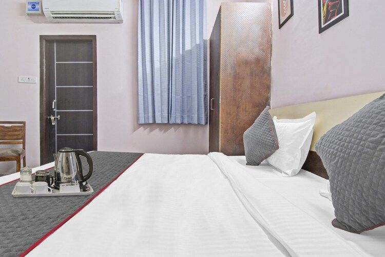 Arya Inn Classic Room 6