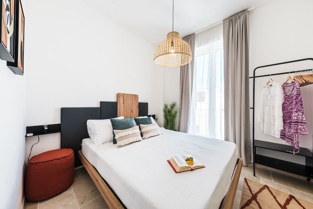 Panoramic Apartment, 2 Bedrooms, Terrace, Partial Sea View