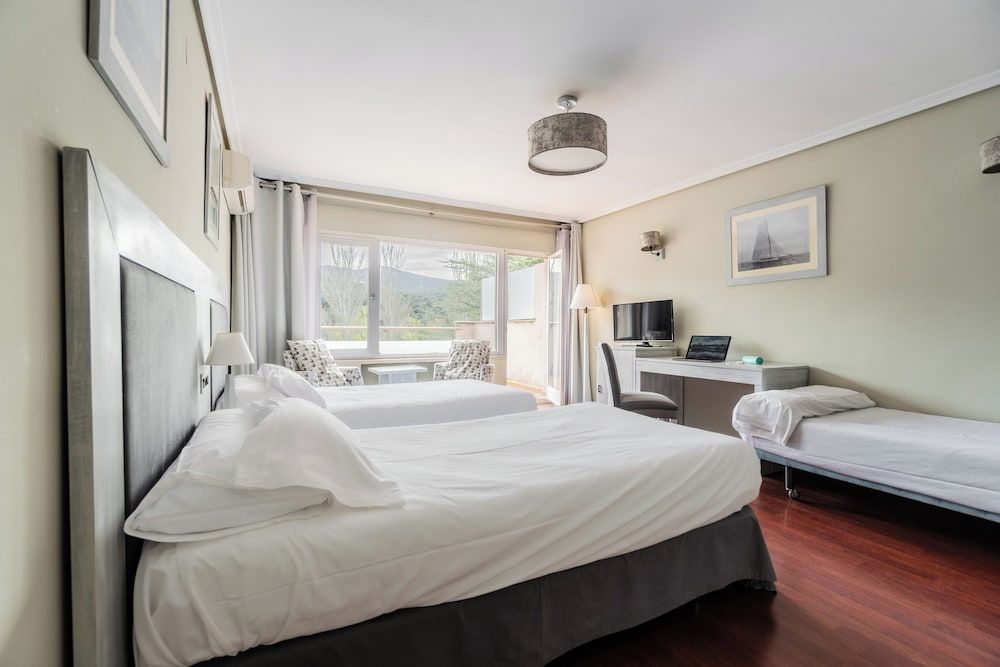 Standard Triple Room, Partial Lake View