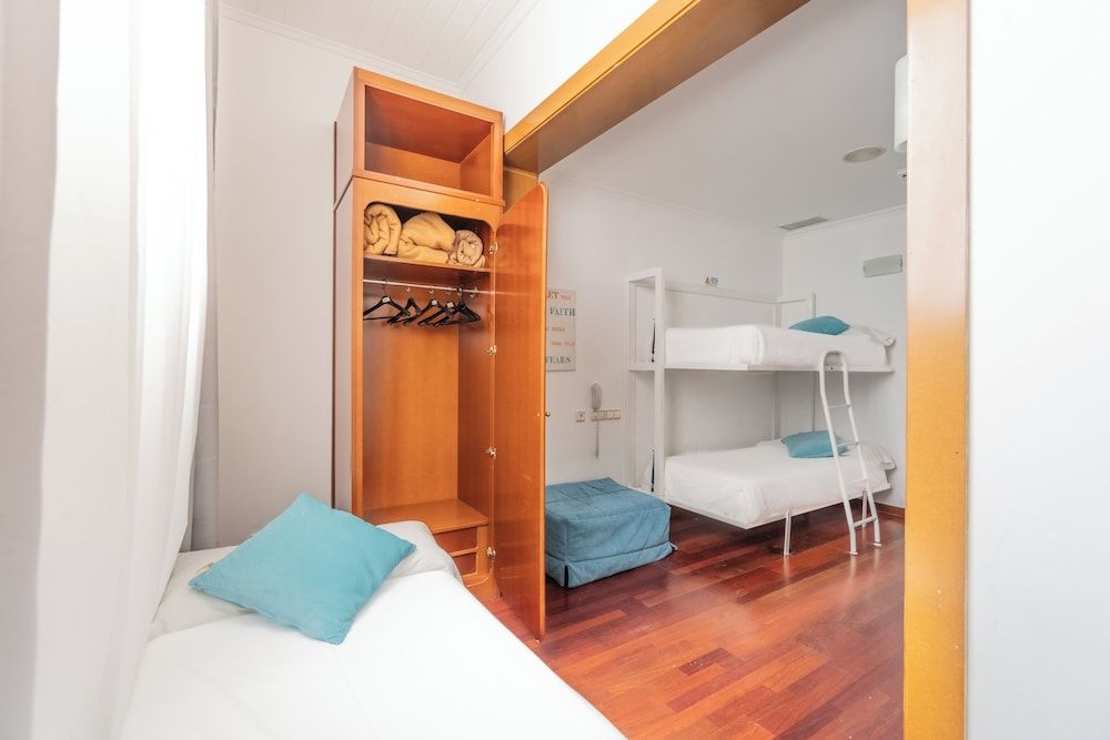 Economy Triple Room