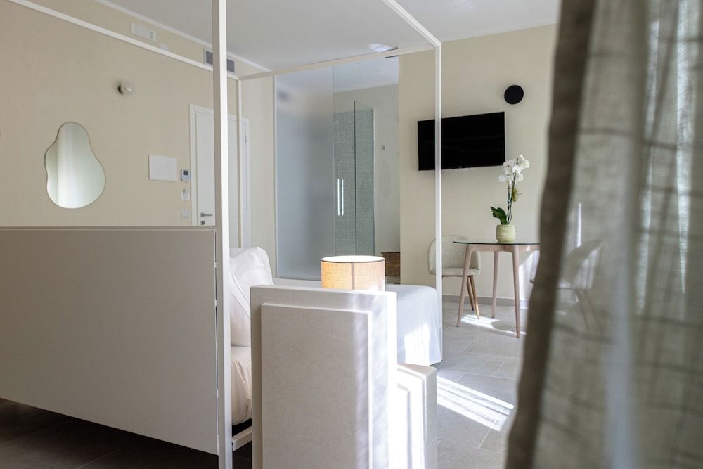 Oronti Accommodations Luxury Room 4