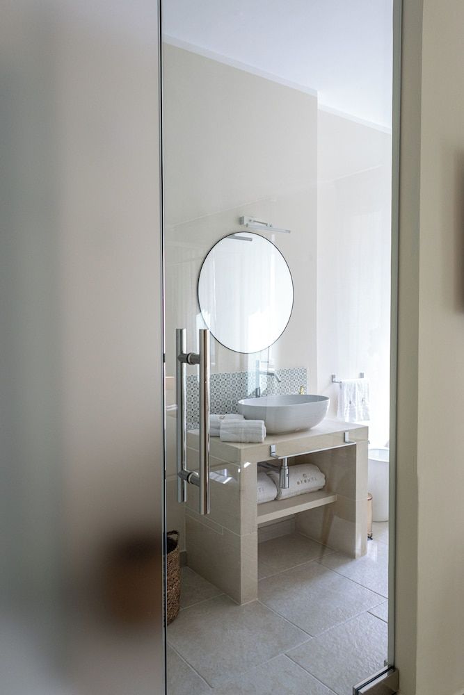 Oronti Accommodations Luxury Room 5