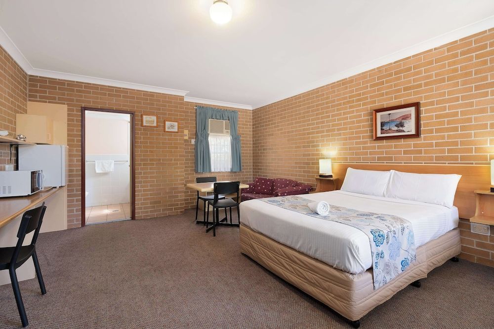 Standard Room, 1 Queen Bed, Non Smoking, Microwave