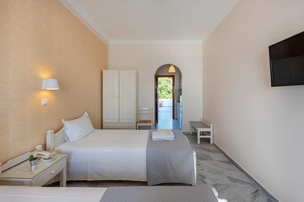STUDIO (3 ADULTS) WITH PARTIAL SEA VIEW