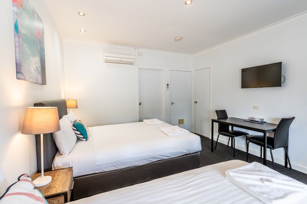 2 Bedroom Suite (Room 11&12, 15&16)