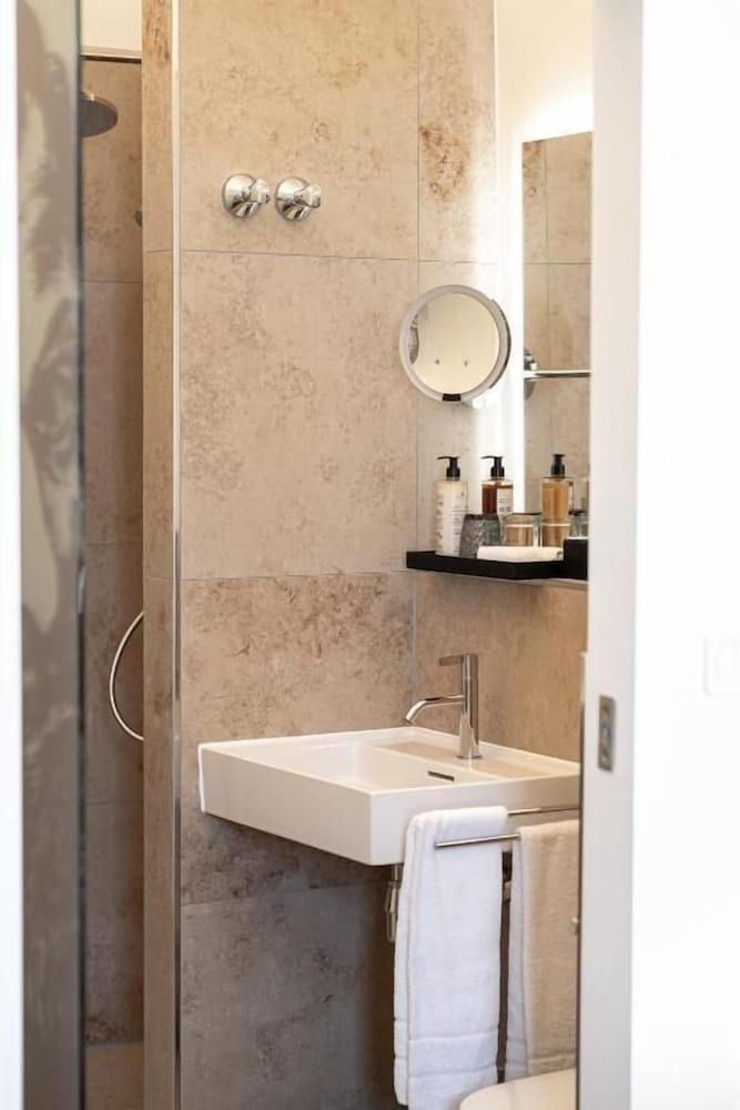 Maxim Suites by Elias Holl Standard Double Room 14