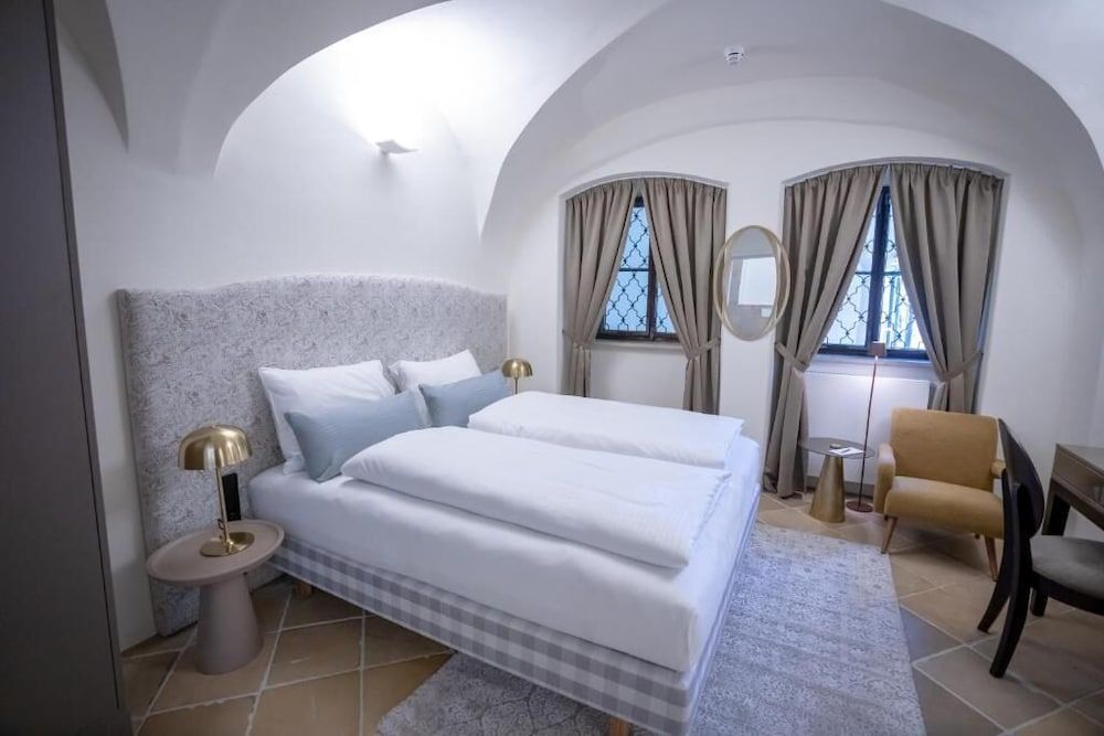 Maxim Suites by Elias Holl Standard Double Room 5