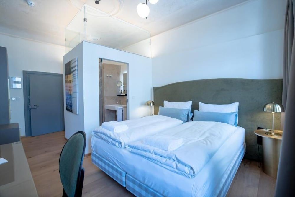 Maxim Suites by Elias Holl Standard Double Room 4