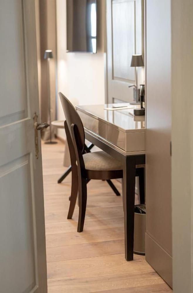 Maxim Suites by Elias Holl Standard Double Room 12