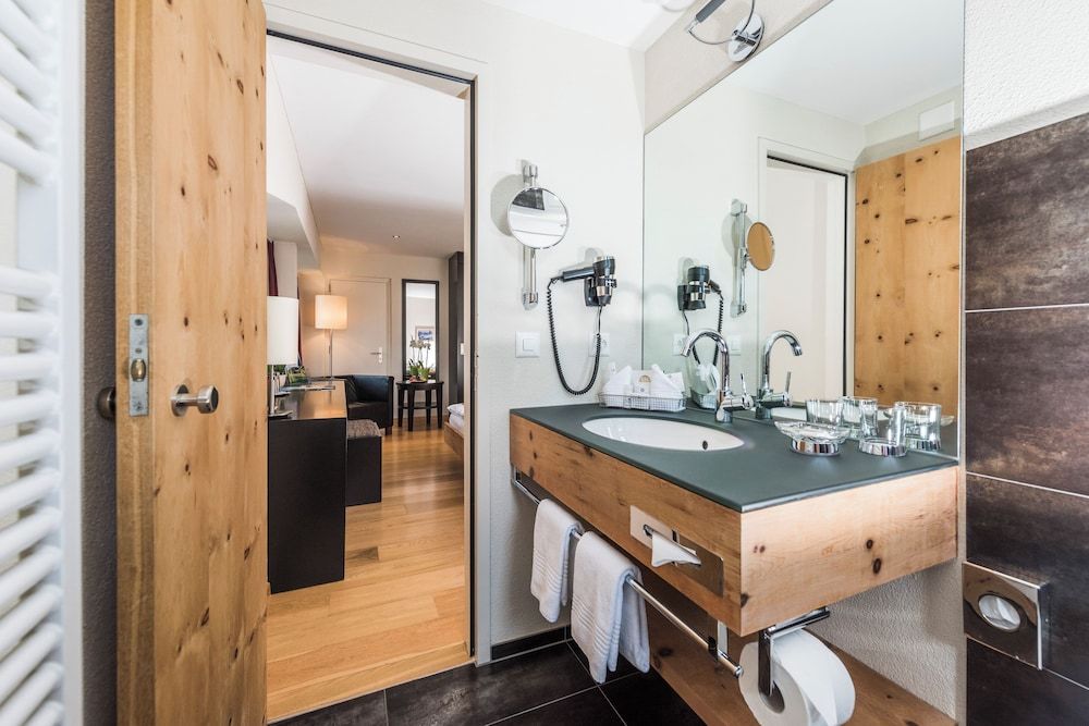 Adula Hotel Single Superior Room 2