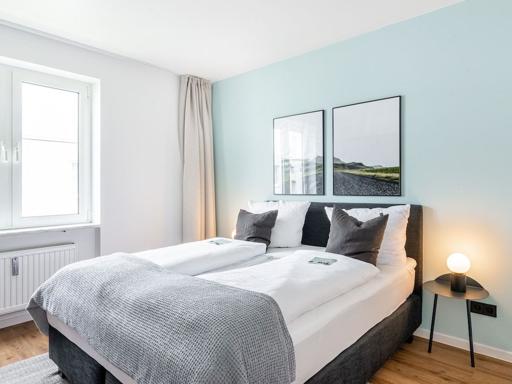 Limehome Wolfsburg Porschestraße One-bedroom Suite XL with balcony 3