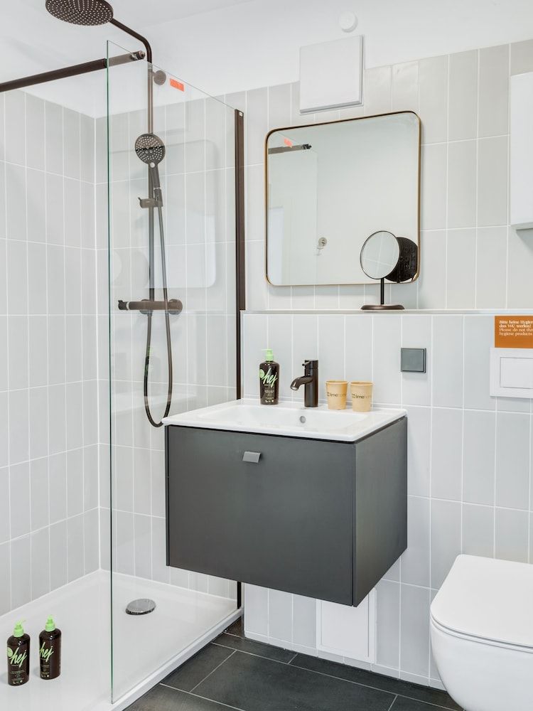 Limehome Wolfsburg Porschestraße One-bedroom Suite XL with balcony 9