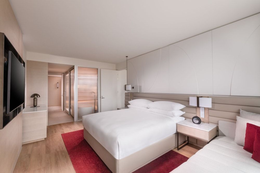 Adelaide Marriott Hotel Executive Suite, 1 King Bed, Tower 2