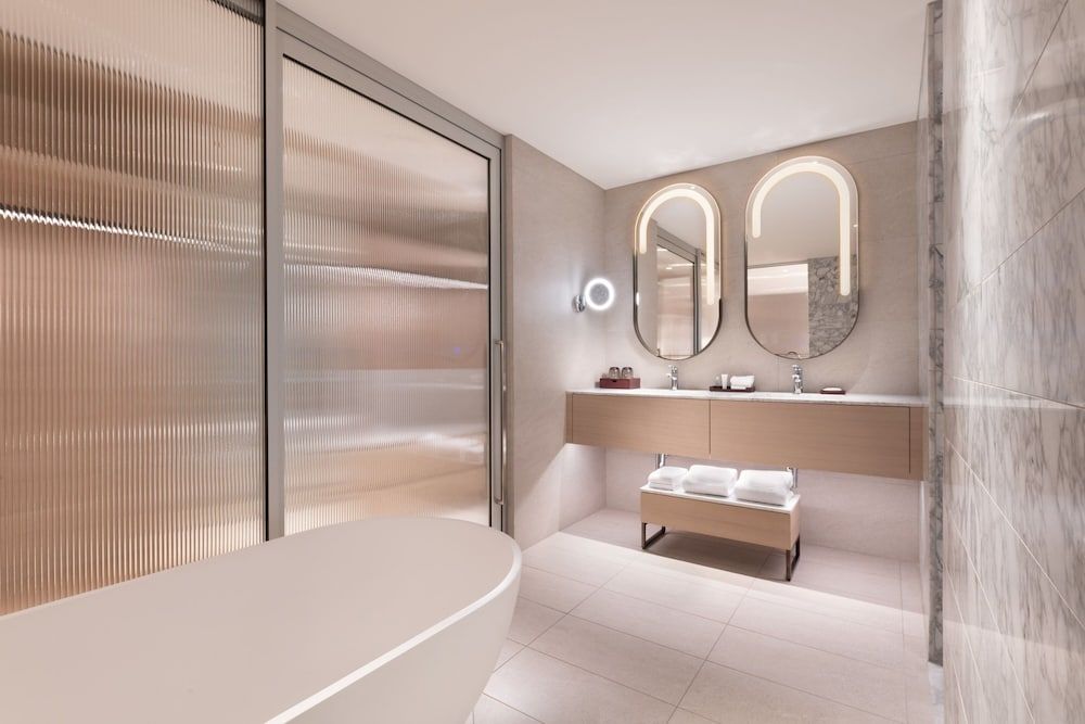 Adelaide Marriott Hotel Executive Suite, 1 King Bed, Tower 3