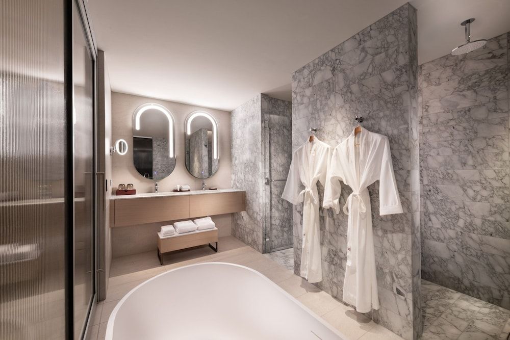 Adelaide Marriott Hotel Executive Suite, 1 King Bed, Tower 4