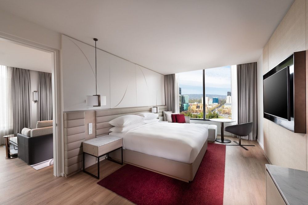 Adelaide Marriott Hotel Executive Suite, 1 King Bed, Tower