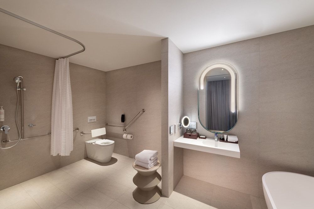 Adelaide Marriott Hotel Superior Accessible Room, 1 King Bed 3