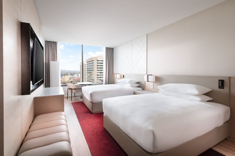 Adelaide Marriott Hotel Deluxe Room, 2 Double Beds, City View 3