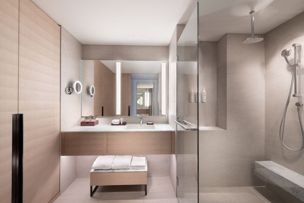 Adelaide Marriott Hotel Deluxe Room, 2 Double Beds, City View 4