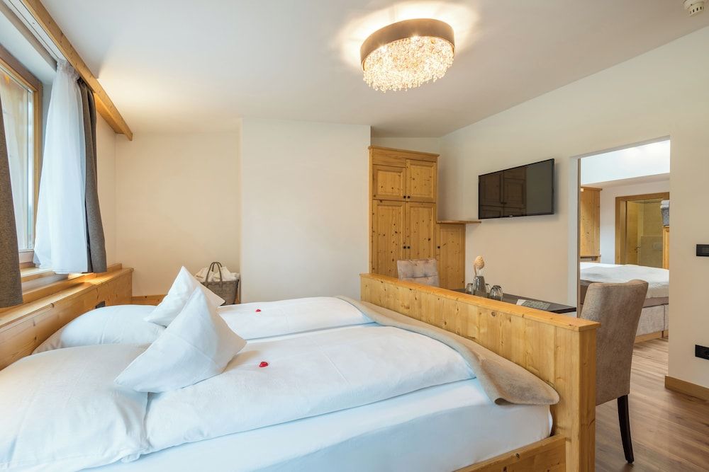 Comfort Room, 2 Bedrooms, Connecting Rooms