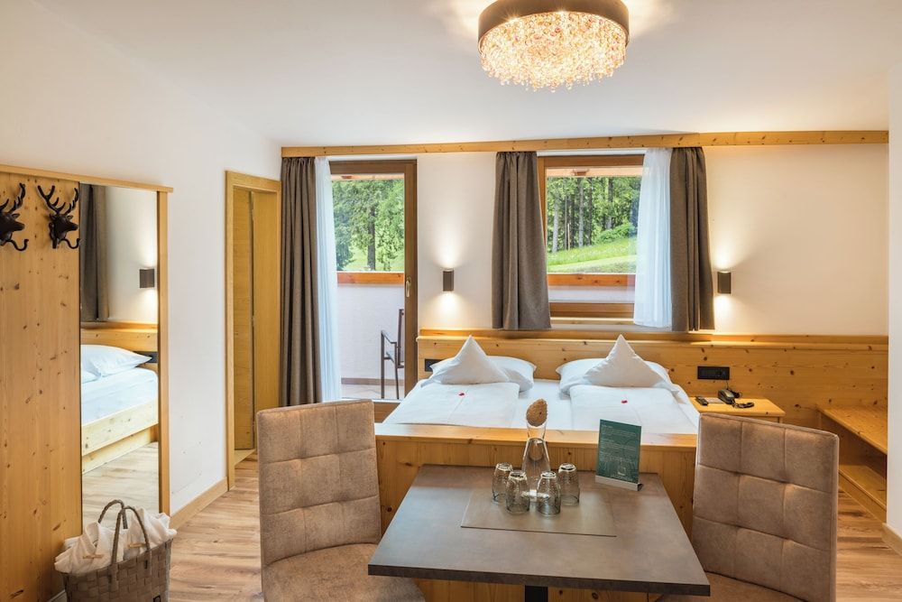 Comfort Room, 2 Bedrooms, Connecting Rooms