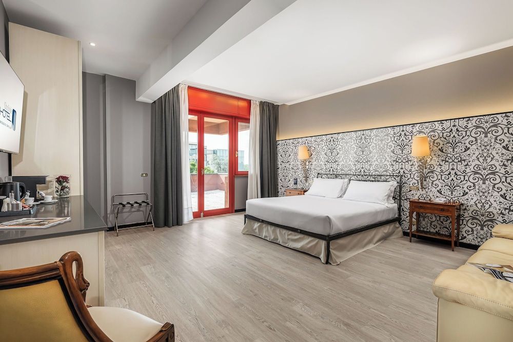 Deluxe Room, City View