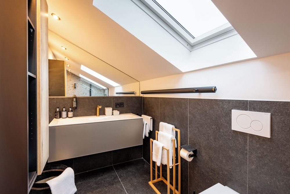 Das Lambacher Gallery Room 7