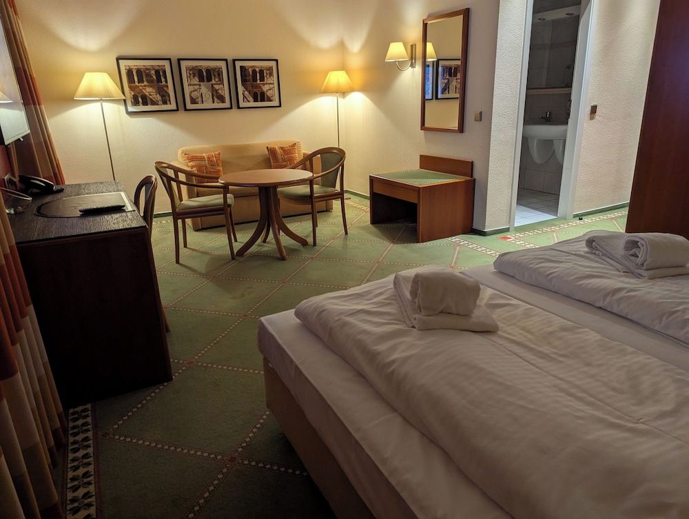 Vivotel Buerer Hof Standard Triple Room 4