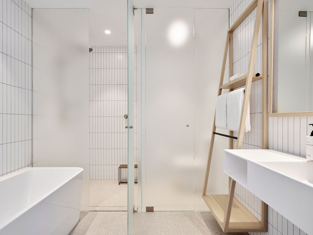 Little National Hotel Newcastle Luxury Apartment, 1 King Bed with Sofa bed 4