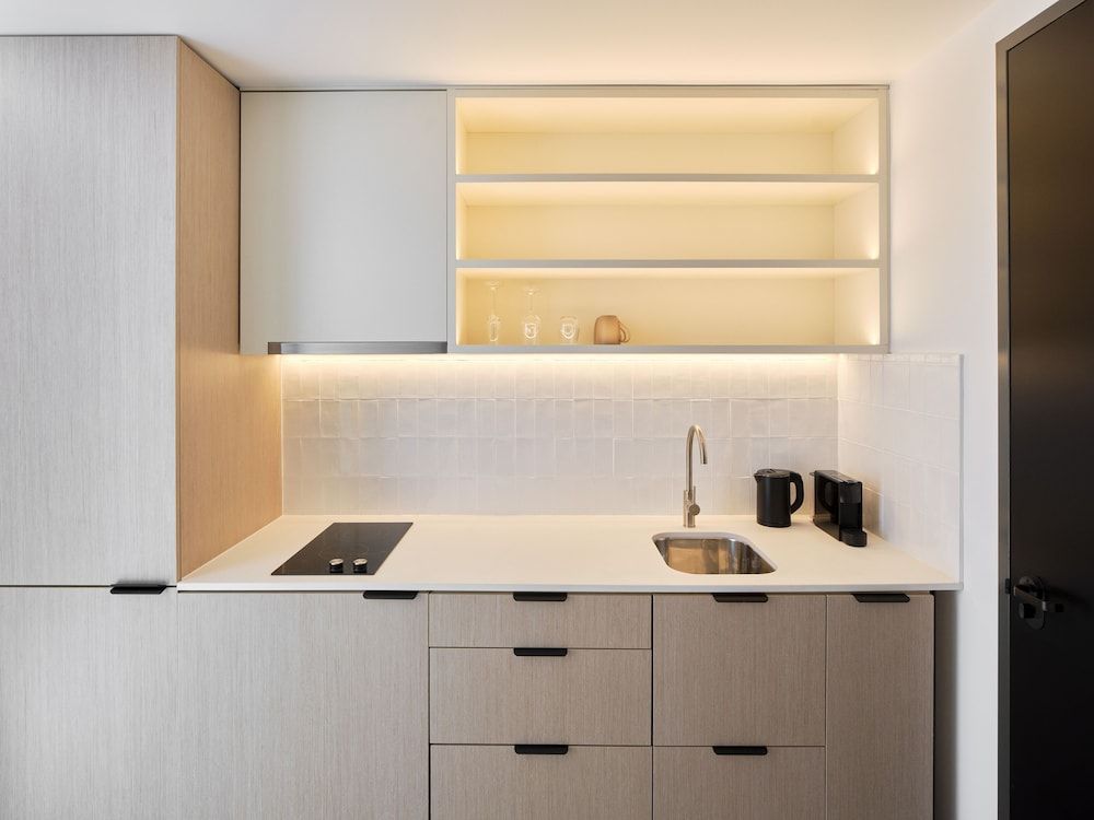 Little National Hotel Newcastle Luxury Apartment, 1 King Bed with Sofa bed 3