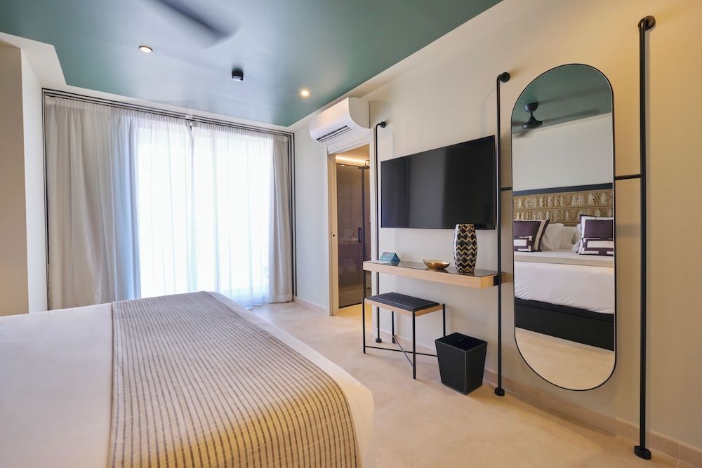 City Room, Balcony, City View